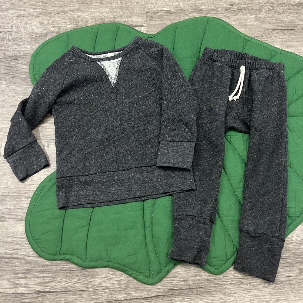 Childhoods Clothing Set Toddler 2T Onyx Pullover Sweater & Jogger Pant Outfit